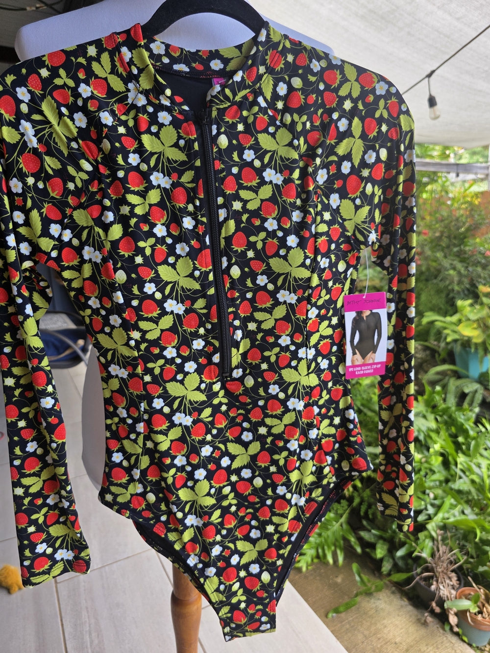 Ladies One-Piece Long Sleeve Zip-Up Rash Guard Swimsuit - Strawberry Print M - Picture 2 of 5